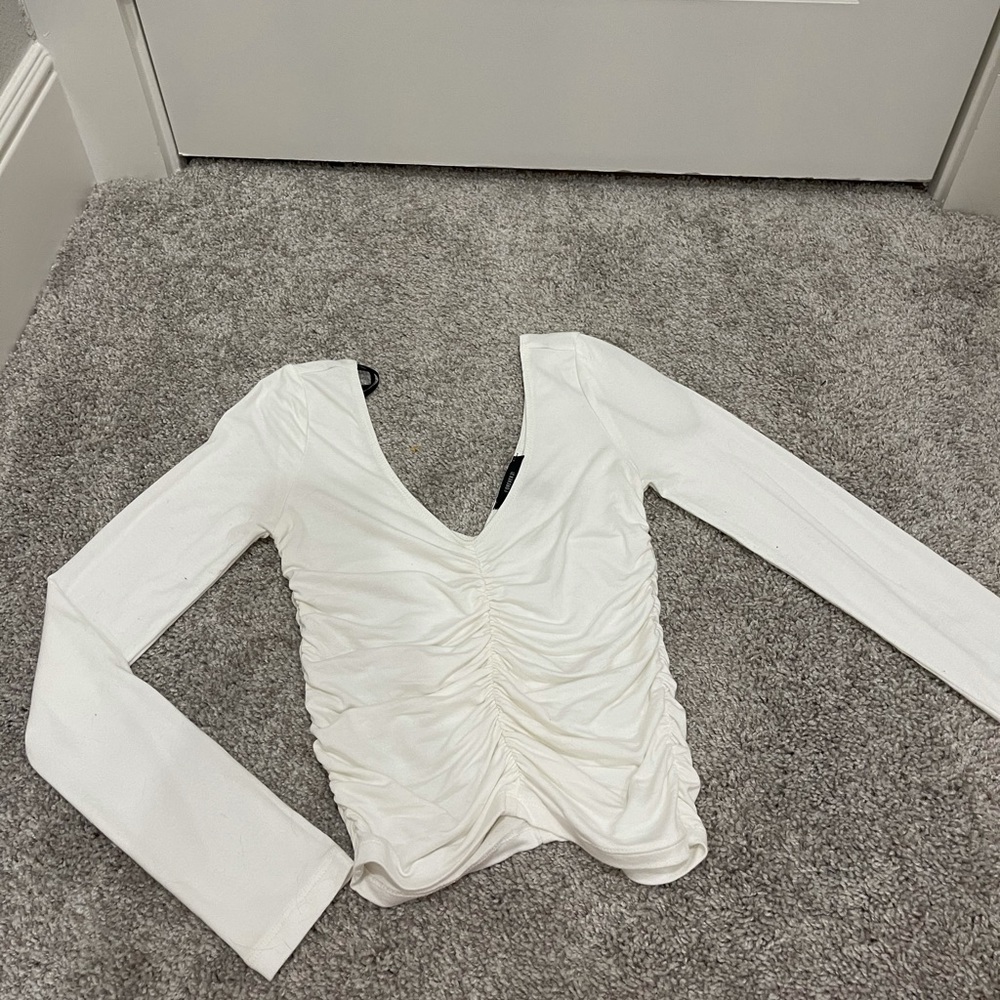 White long sleeve basic- cropped fit